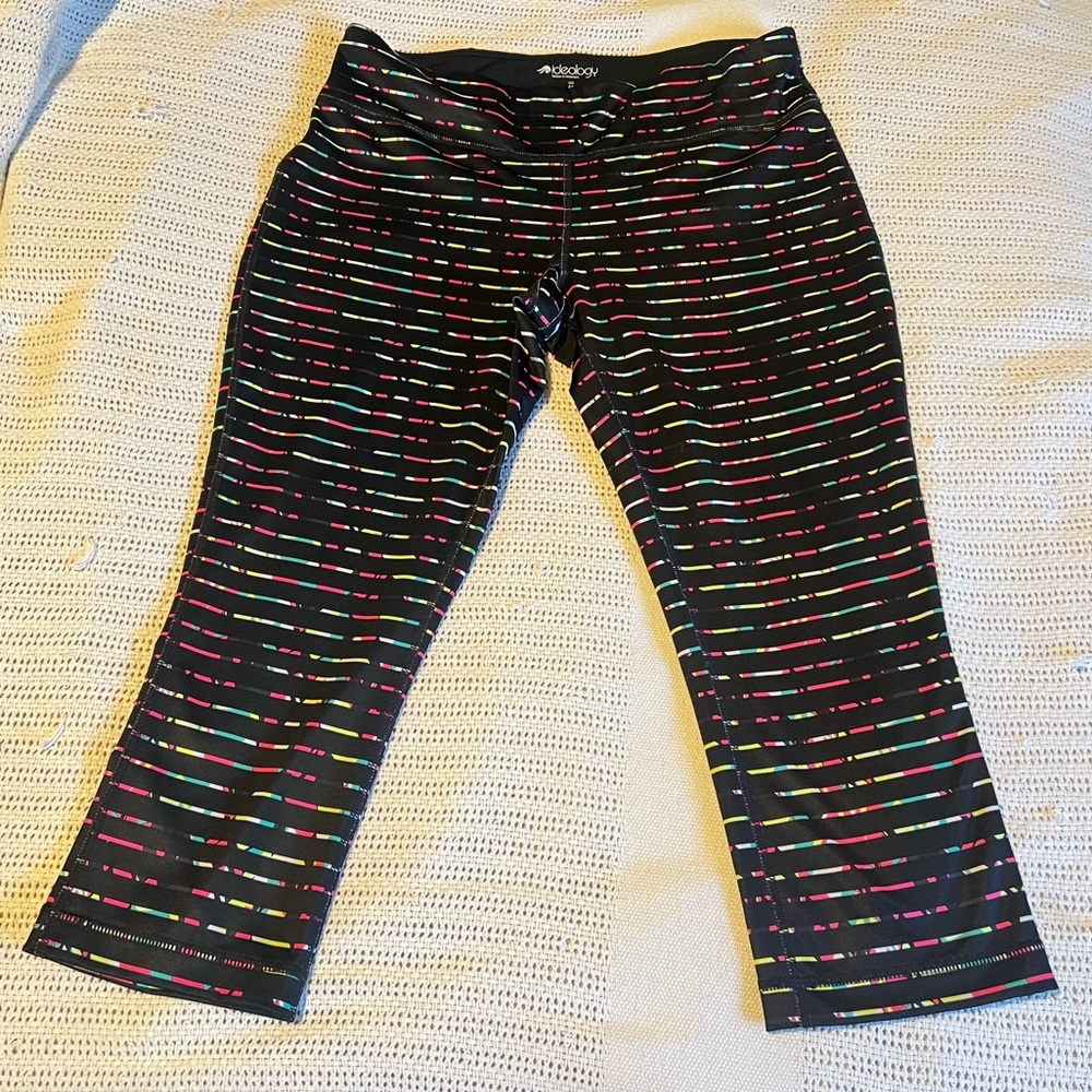 Ideology womens performance capri leggings.